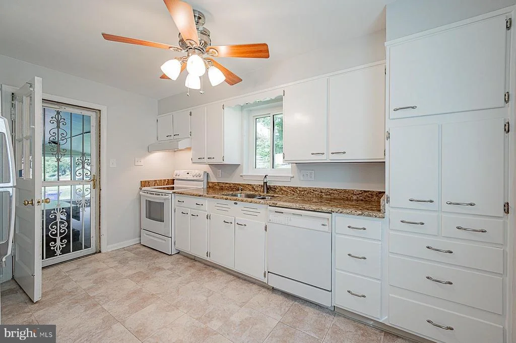 Photo of 2501 VALLEY WAY