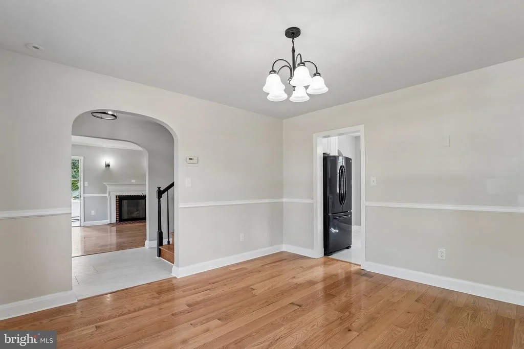 Photo of 527 FOREST VIEW ROAD