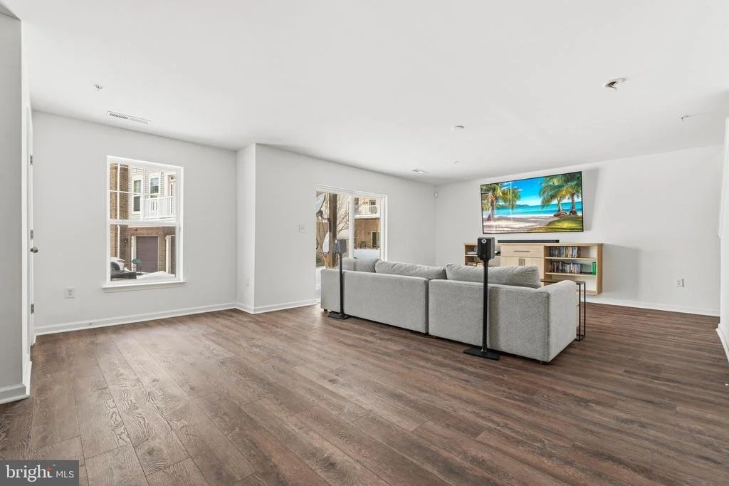 Photo of 5902 FORUM SQUARE