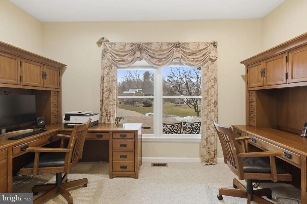 Photo of 922 SIDEHILL DRIVE
