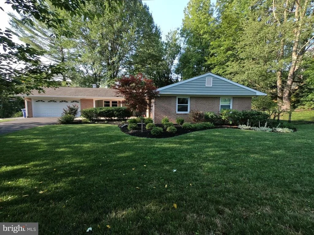 Photo of 14001 BETHPAGE LANE