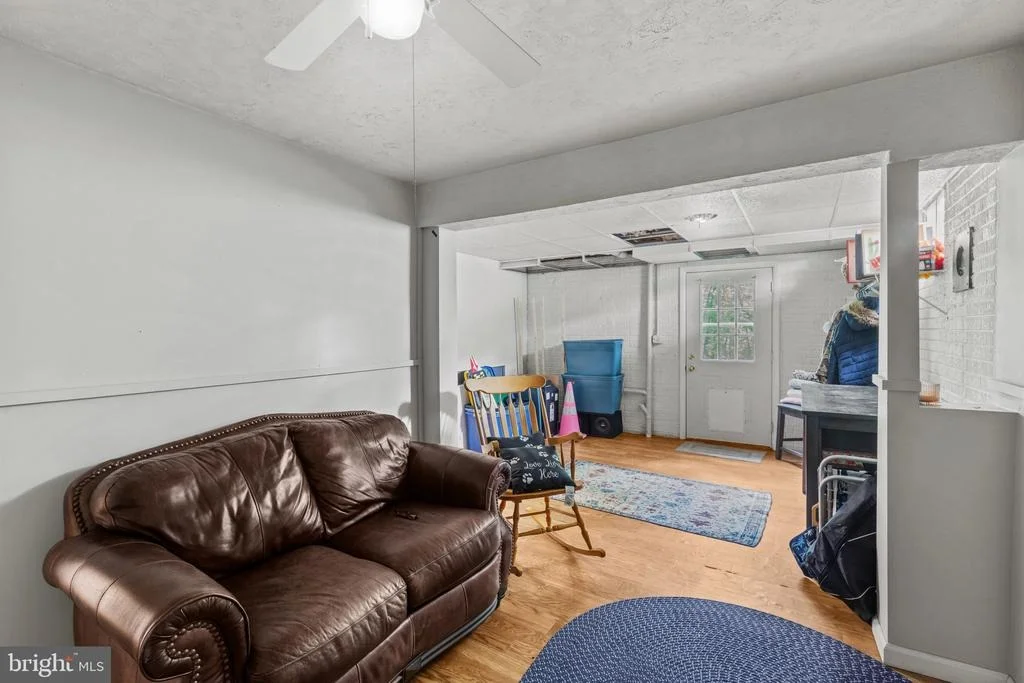 Photo of 1304 NAUGAHYDE ROAD