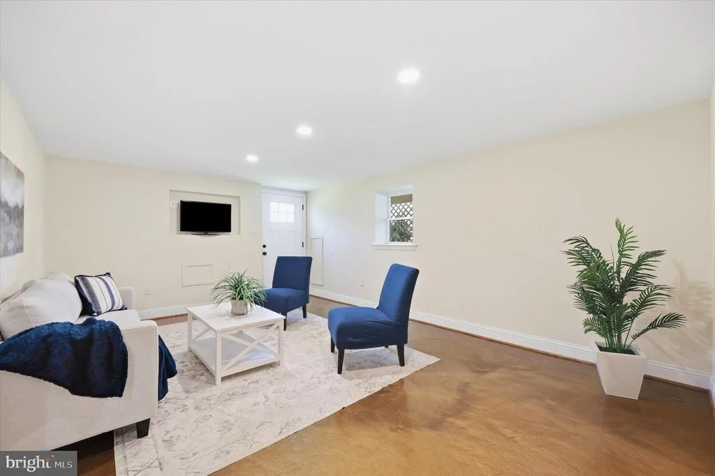 Photo of 403 W WILSON BOULEVARD