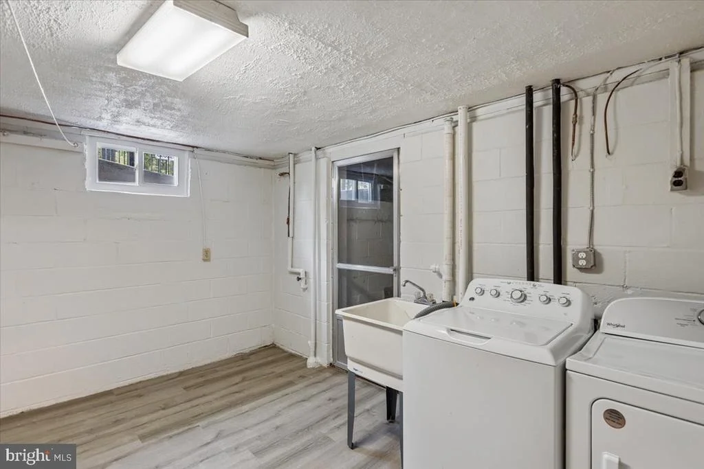 Photo of 833 MEADOW ROAD