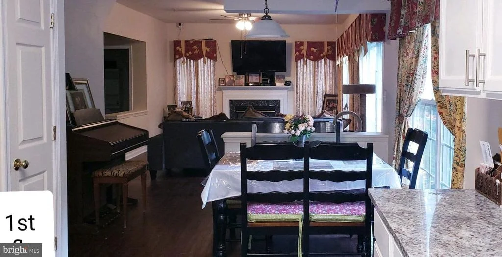 Photo of 9210 FOX PARK ROAD