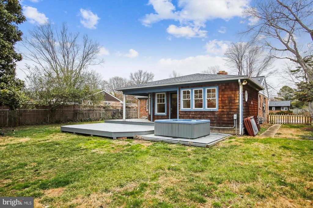 Photo of 7926 JACKSON ROAD