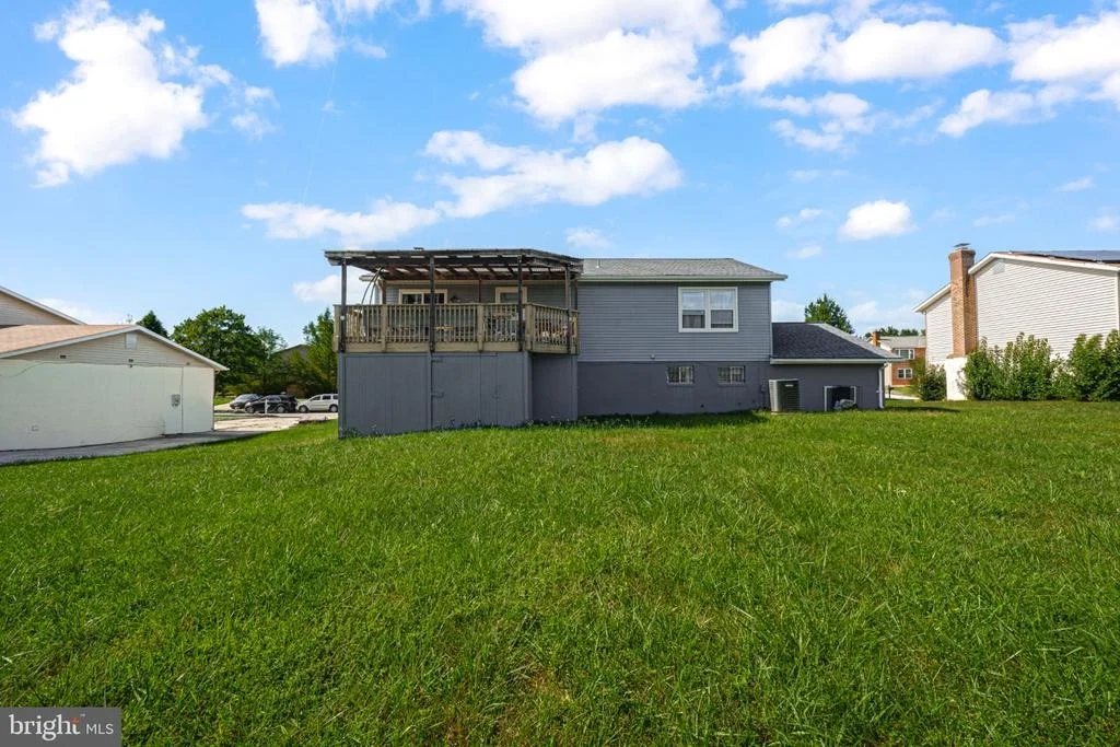 Photo of 8916 TRUBADOR DRIVE
