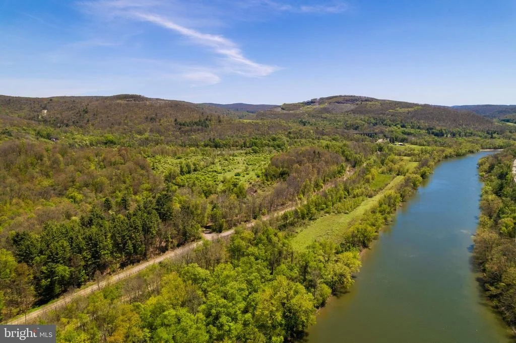 Photo of 007 STATE LINE ROAD