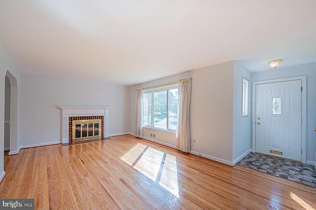 Photo of 2501 VALLEY WAY
