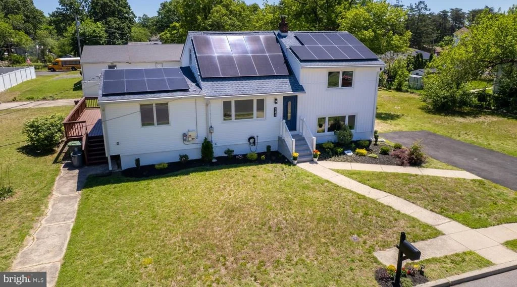 Photo of 341 LARCH AVENUE