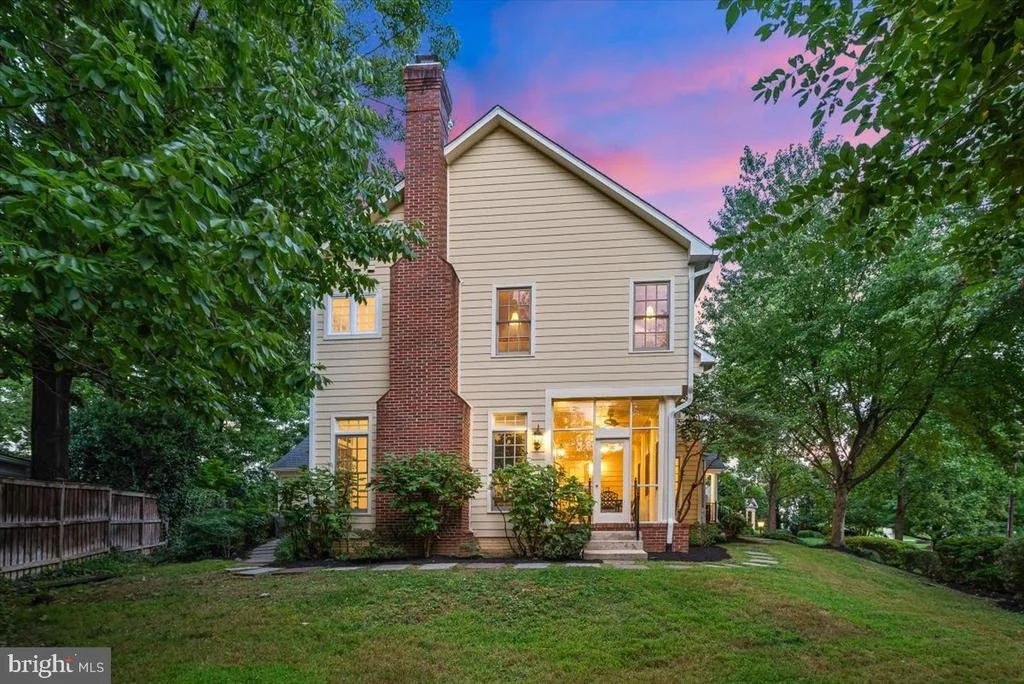 Photo of 6807 MEADOW LANE