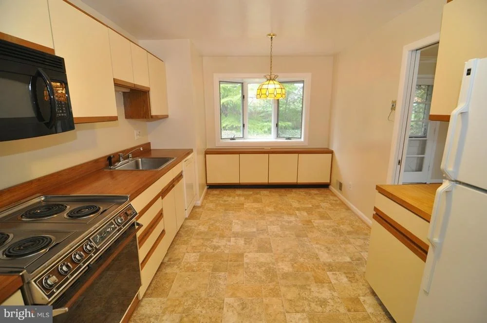 Photo of 6504 DRYDEN DRIVE