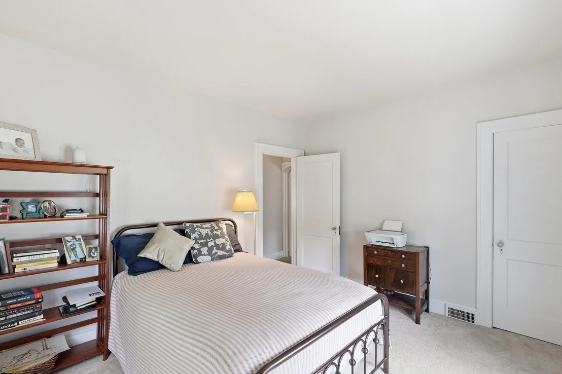 Photo of 727 N GOVERNORS AVENUE