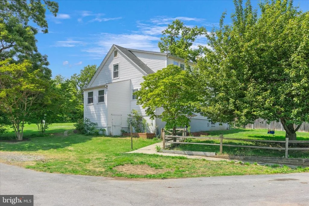 Photo of 7008 CONTEE ROAD