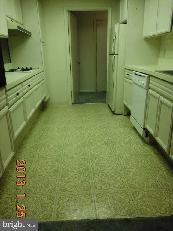 Photo of Unit 701A at 3350 GLENEAGLES DRIVE