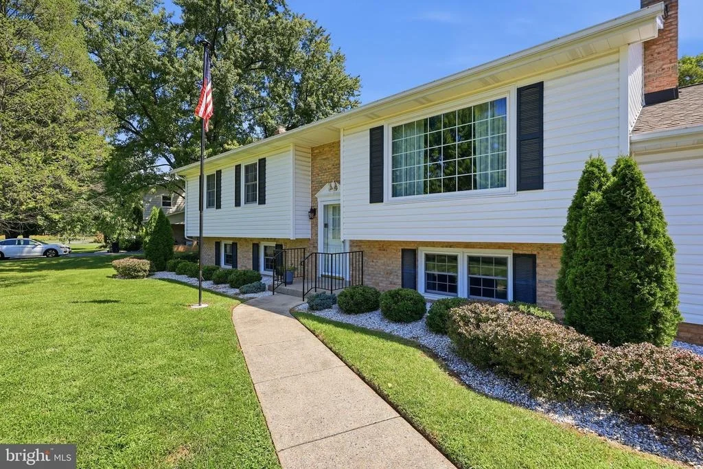 Photo of 8117 RUNNYMEADE DRIVE