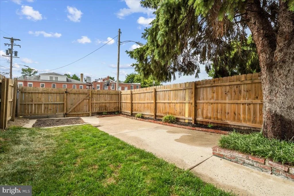 Photo of 218 5TH STREET W
