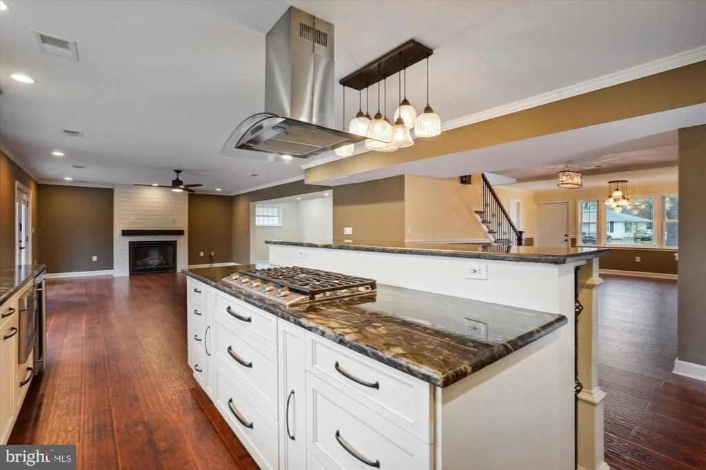 Photo of 5514 INVERCHAPEL ROAD