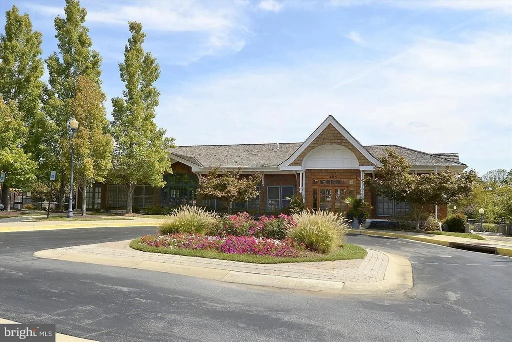 Photo of 465 TSCHIFFELY SQUARE ROAD