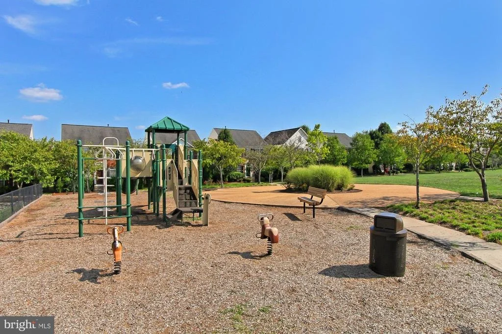 Photo of 6715 SELBOURNE LANE