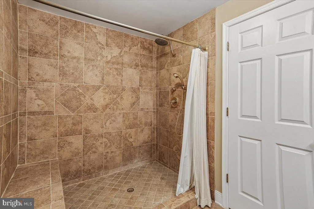 Photo of 899 LINGANORE DRIVE
