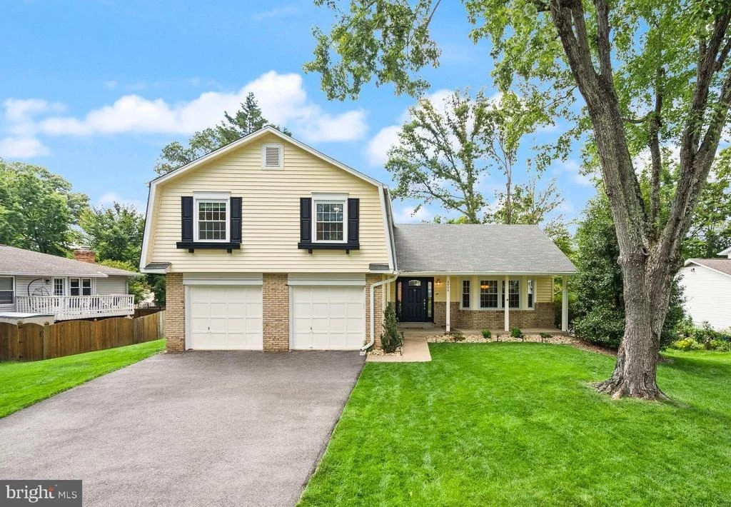 Photo of 8906 TAILCOAT COURT