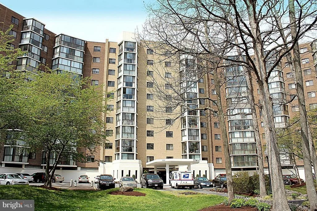 Photo of Unit 308 at 15101 INTERLACHEN DRIVE