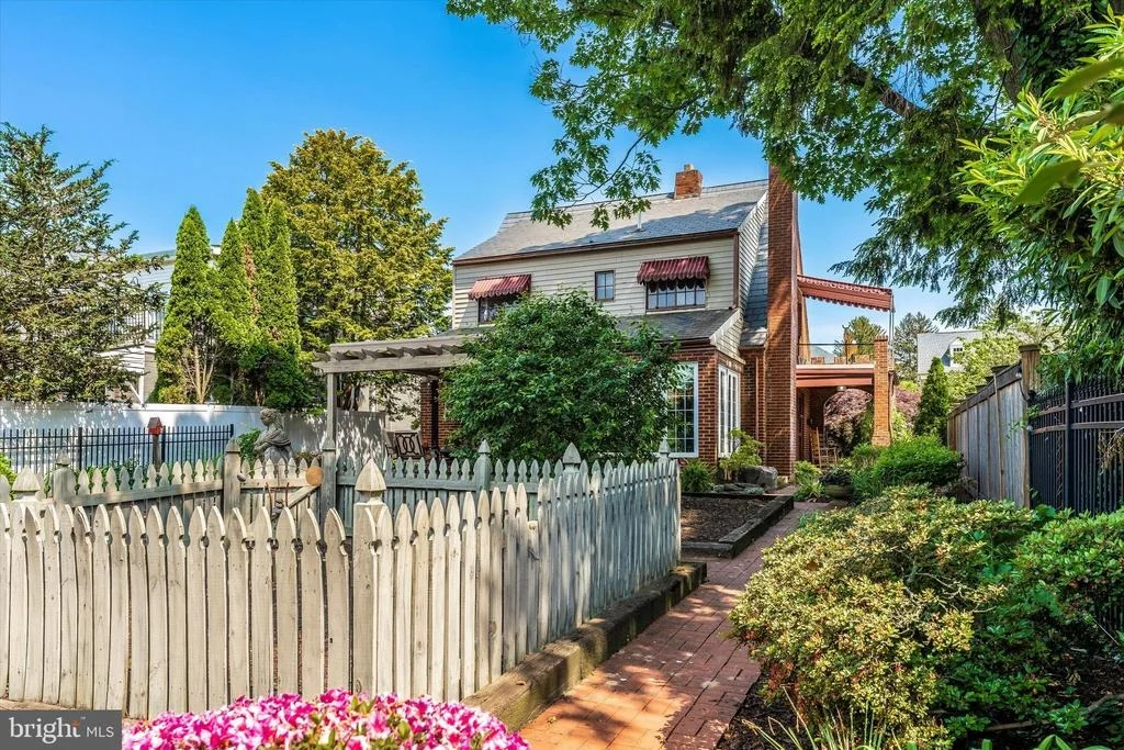 Photo of 402 W 2ND STREET