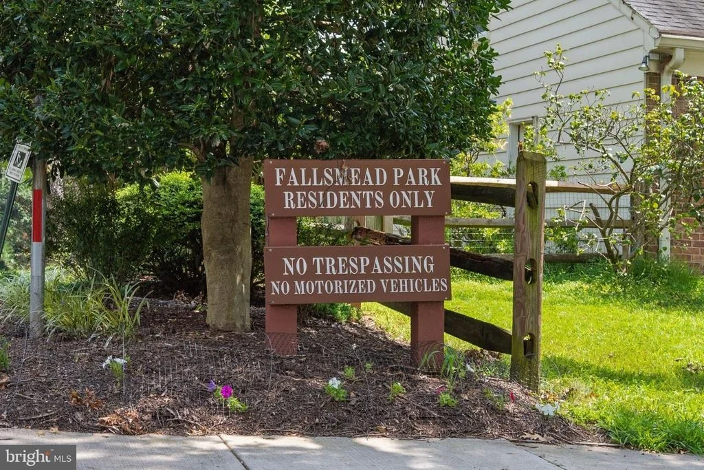 Photo of 1104 FALLSMEAD WAY