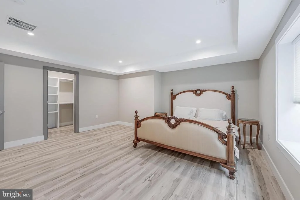 Photo of 908 WALKER ROAD