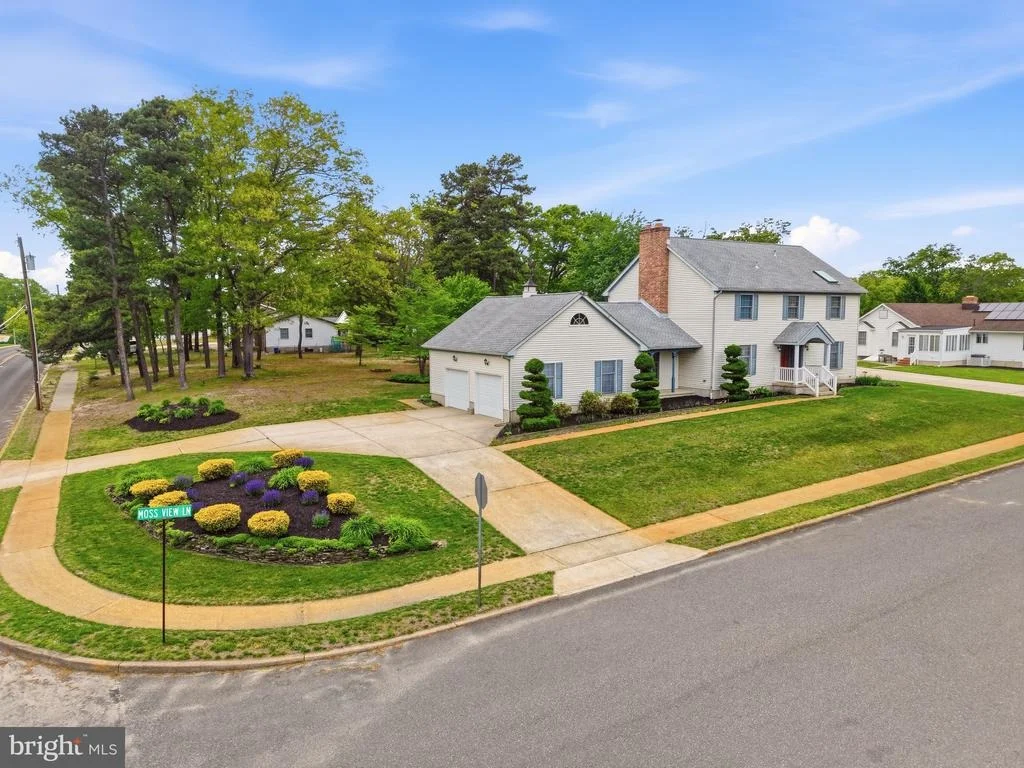 Photo of 1 MOSS VIEW LANE
