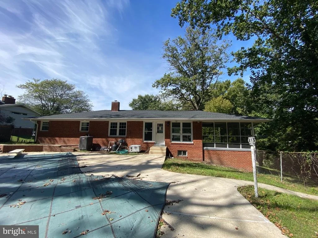 Photo of 6002 MIDDLETON LANE