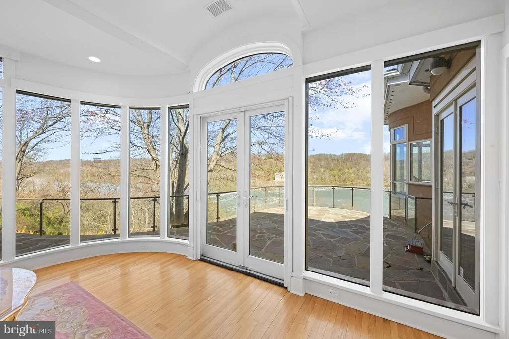 Photo of 1159 CREST LANE