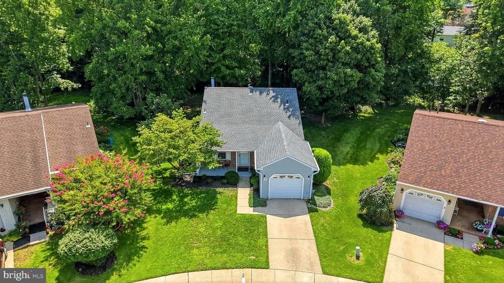 Photo of 10 MADISON COURT