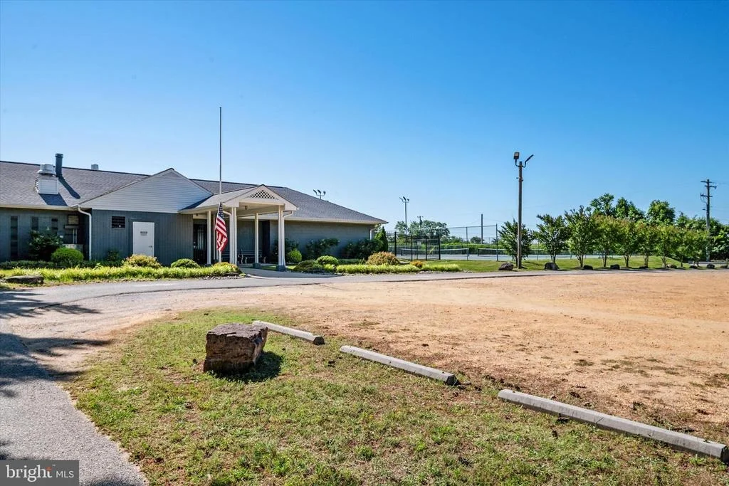 Photo of 596 FOREST VIEW ROAD