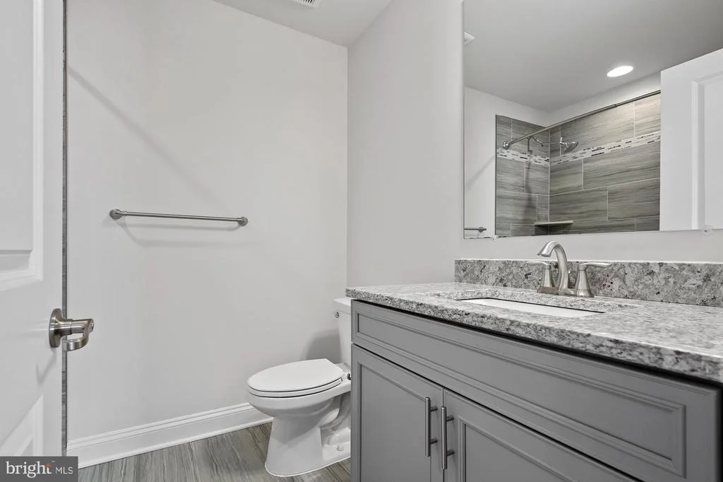 Photo of 821 BENTGRASS DRIVE