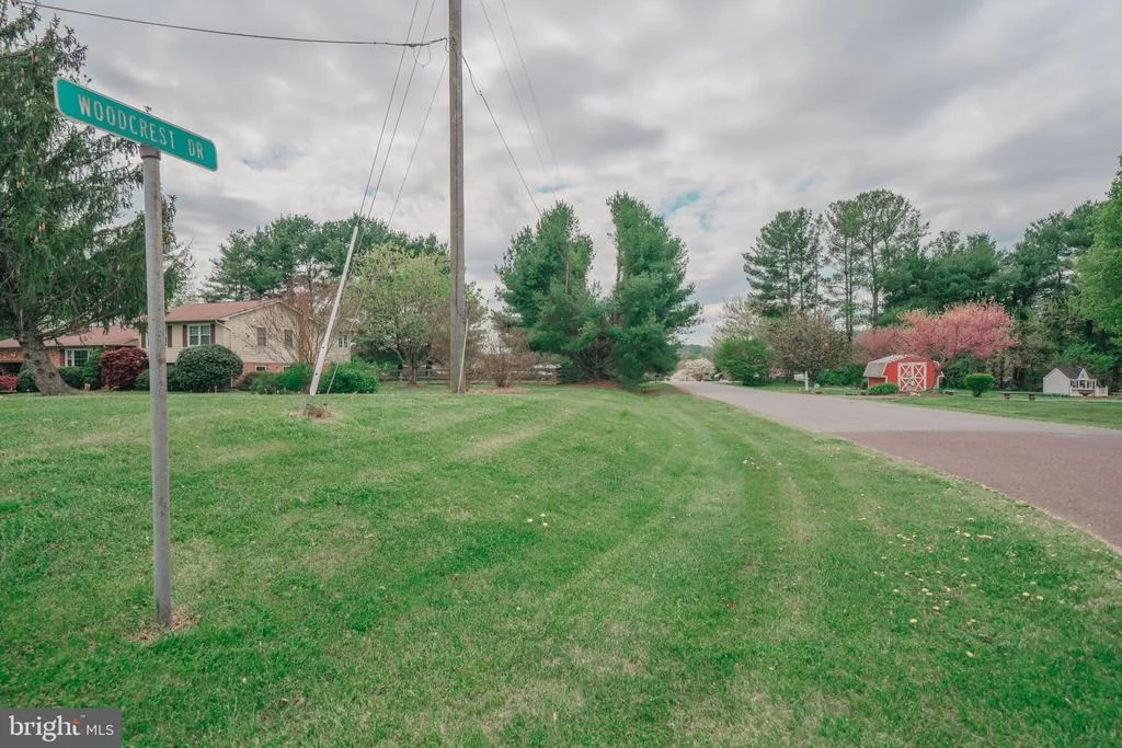 Photo of 15221 WOODCREST DRIVE
