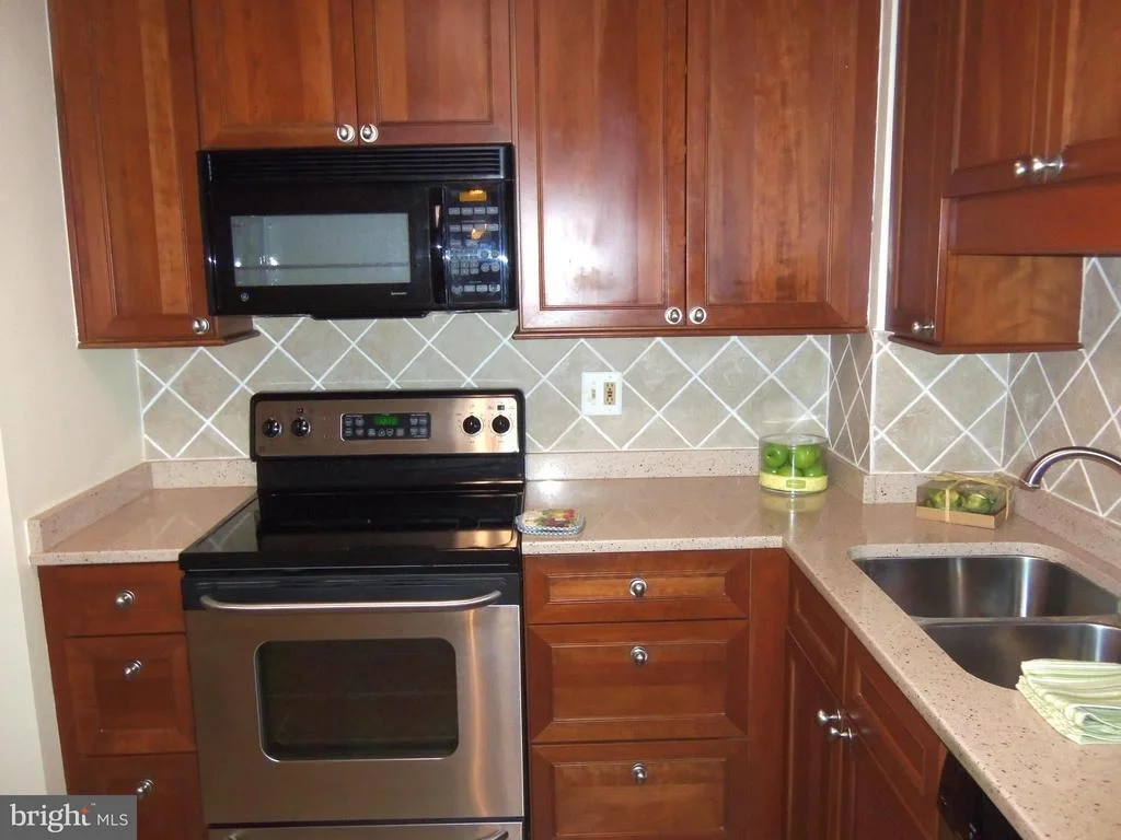 Photo of Unit 2910 at 15107 INTERLACHEN DRIVE