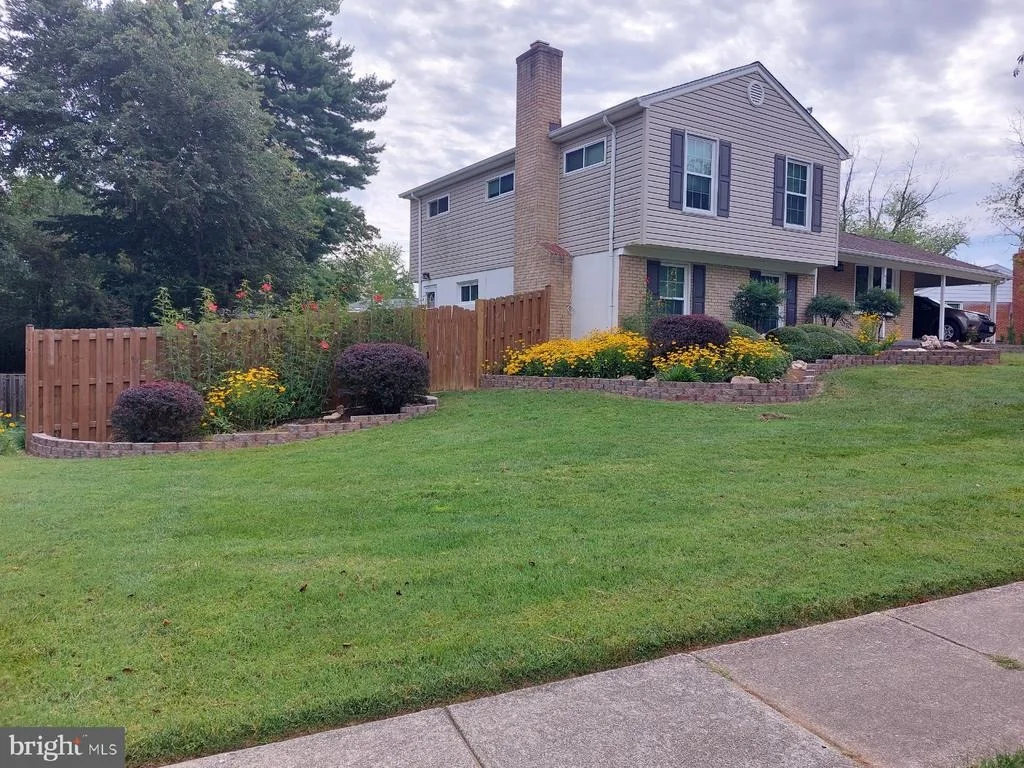 Photo of 4703 IRIS PLACE
