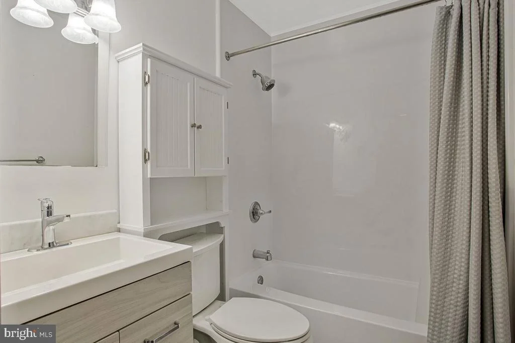 Photo of 454 MANOR ROAD