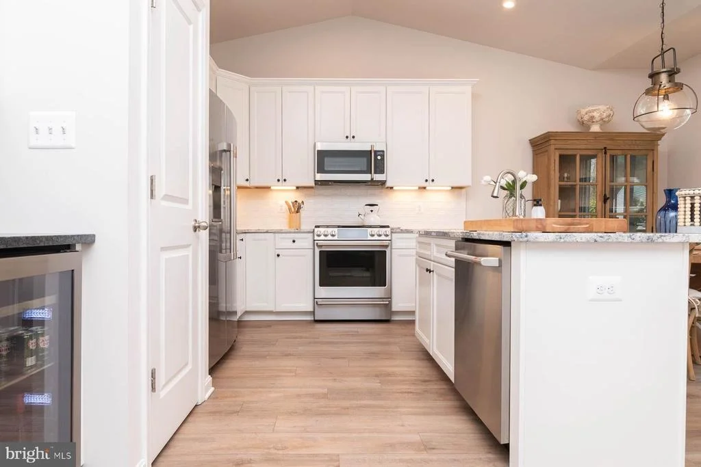 Photo of 25087 TREEVIEW LANE