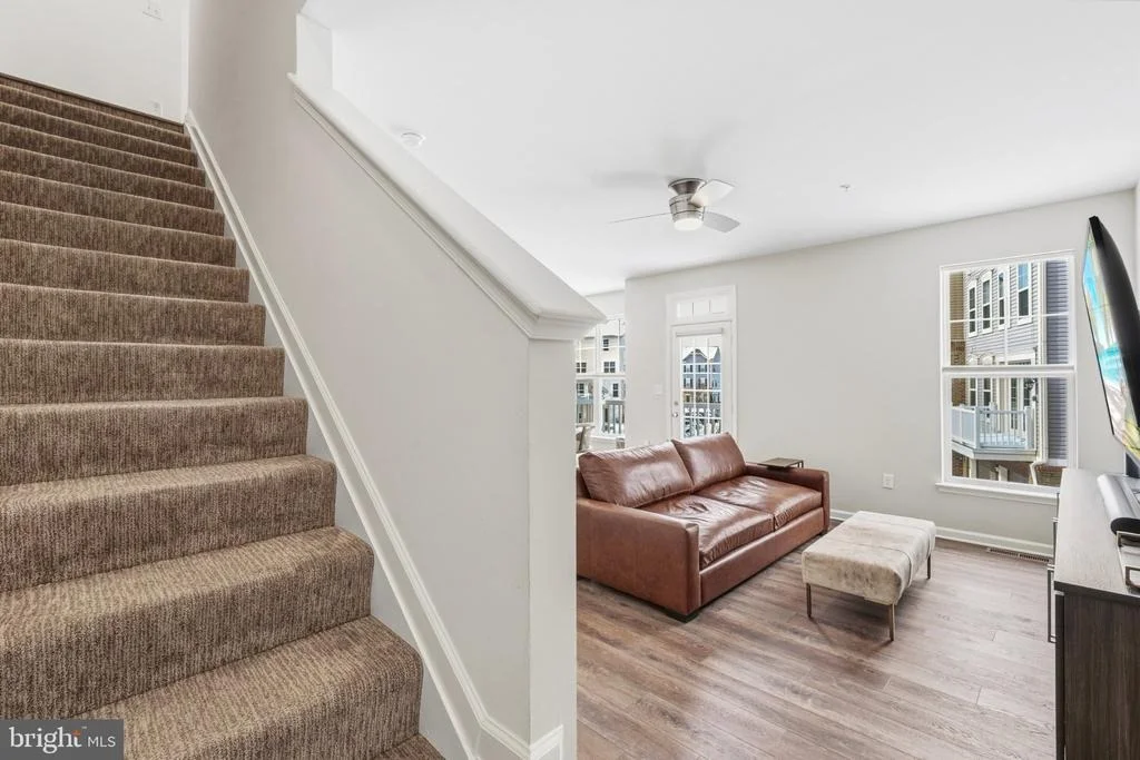 Photo of 5902 FORUM SQUARE