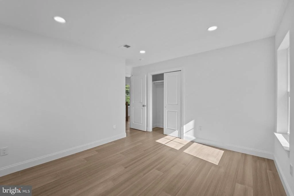 Photo of 492 ELLIS AVENUE