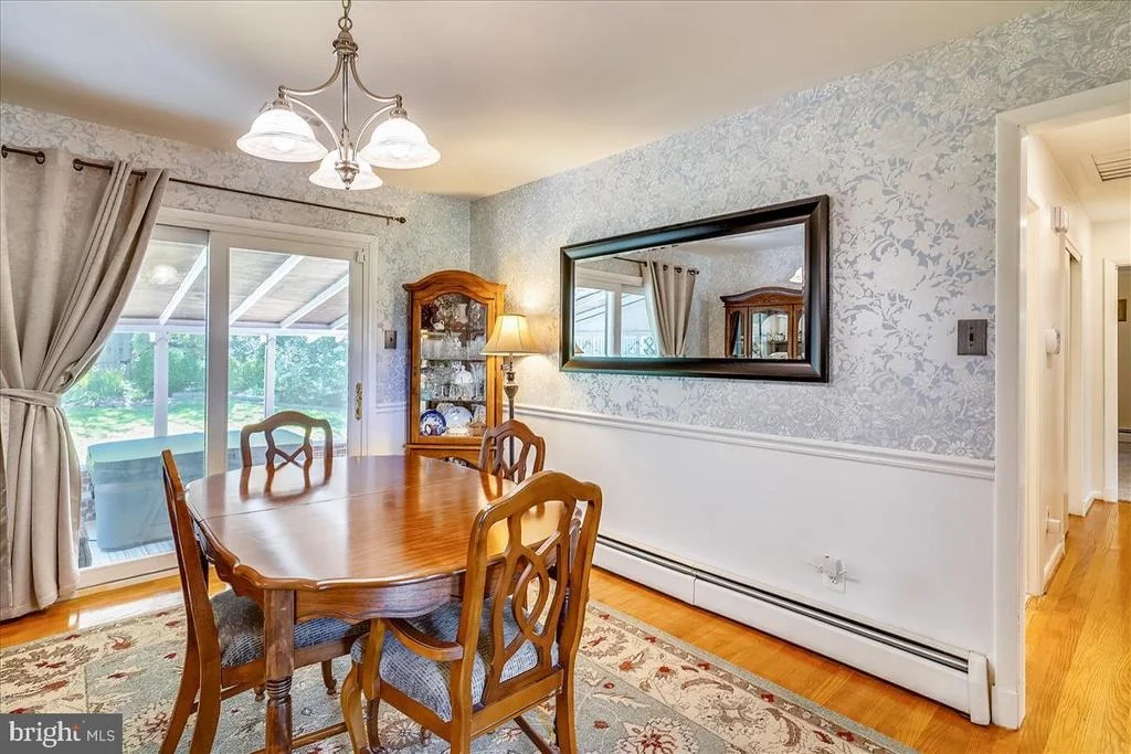 Photo of 18901 MUNCASTER ROAD