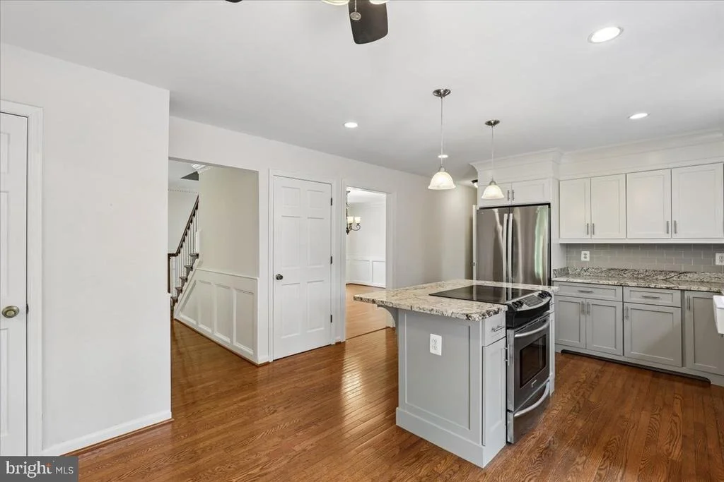 Photo of 8253 HONEYSUCKLE ROAD