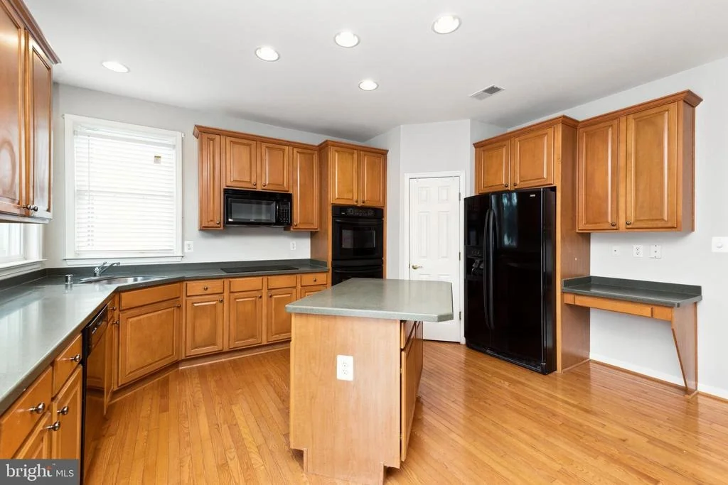 Photo of 457 UNIVERSITY DRIVE