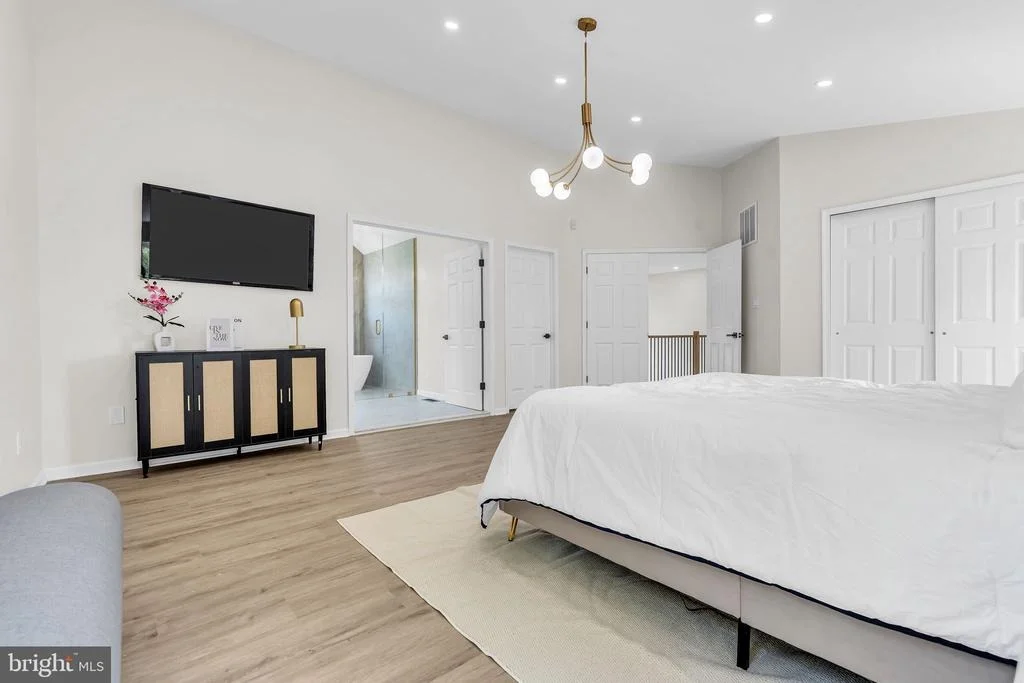Photo of 1055 HUNTINGDON DRIVE