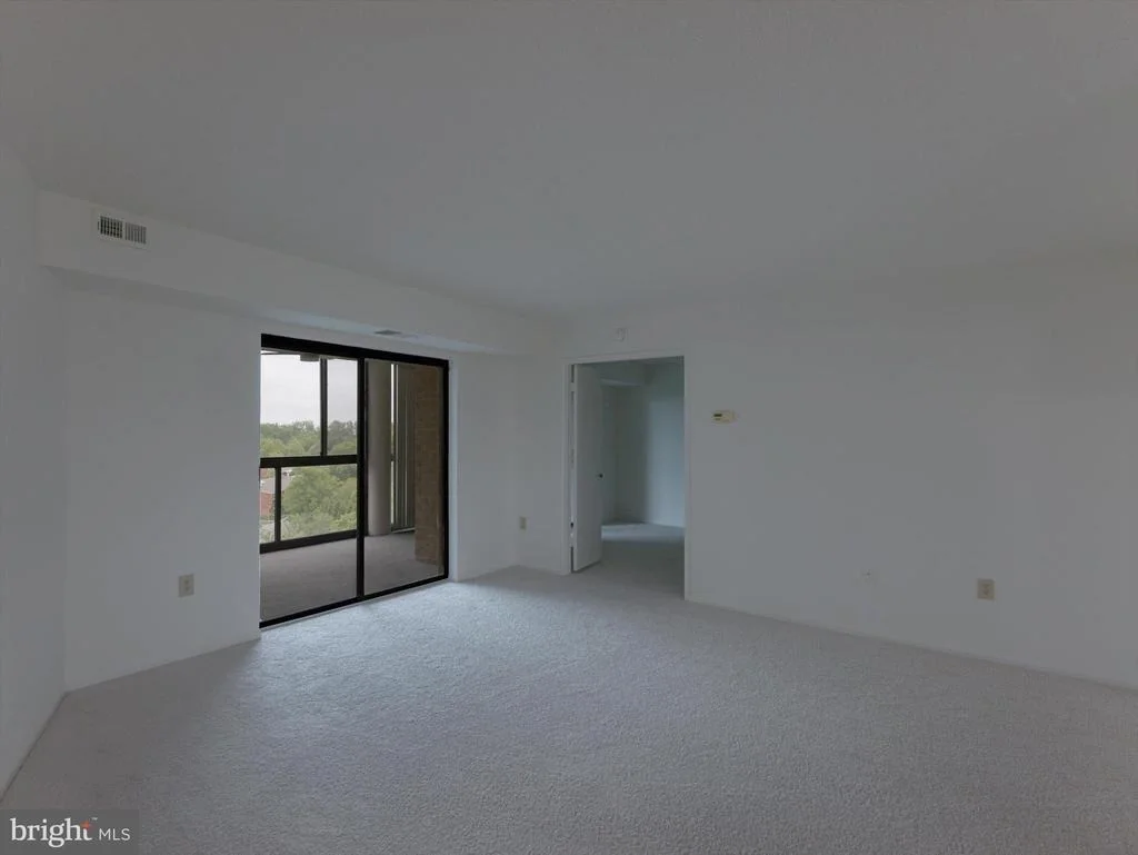 Photo of Unit 31012 at 15115 INTERLACHEN DRIVE