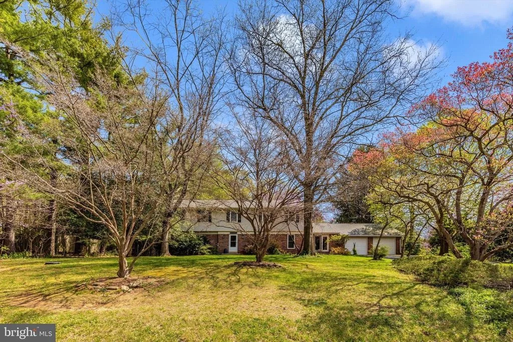 Photo of 28313 HONEYSUCKLE DRIVE