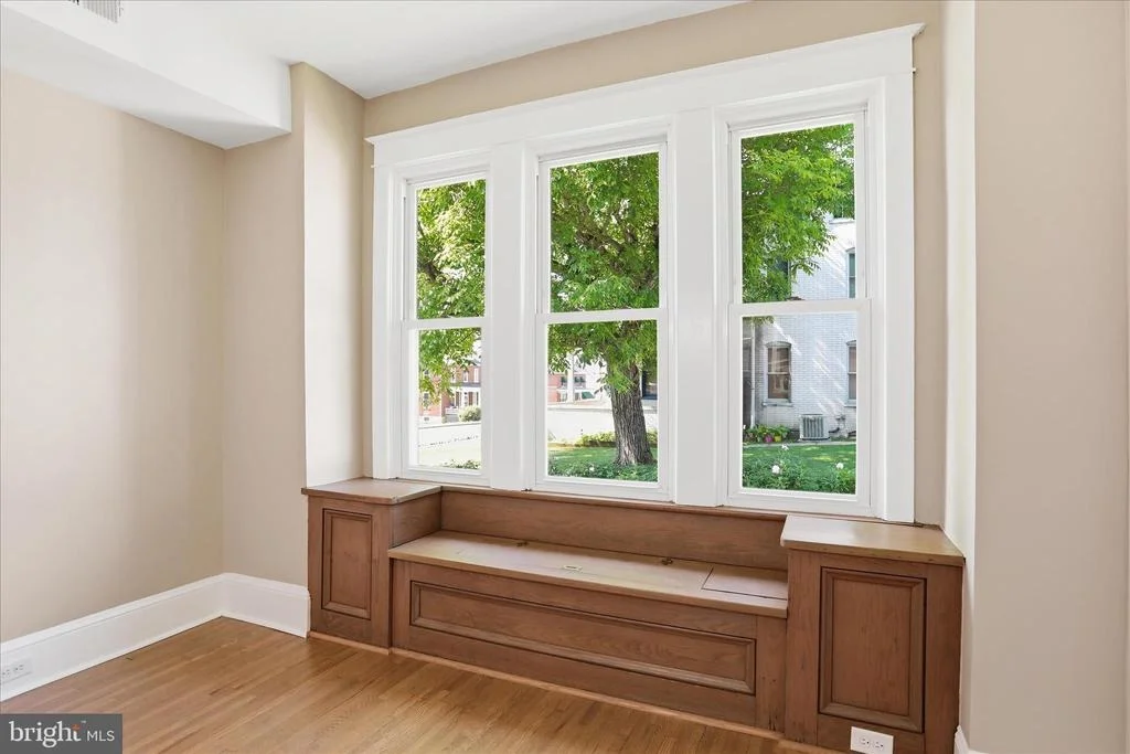 Photo of 819 SUMMIT AVENUE
